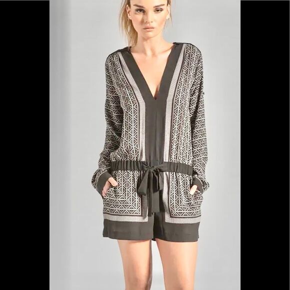 BCBGMAXAZARIA Y2K black print long sleeves romper XS - Picture 1 of 10